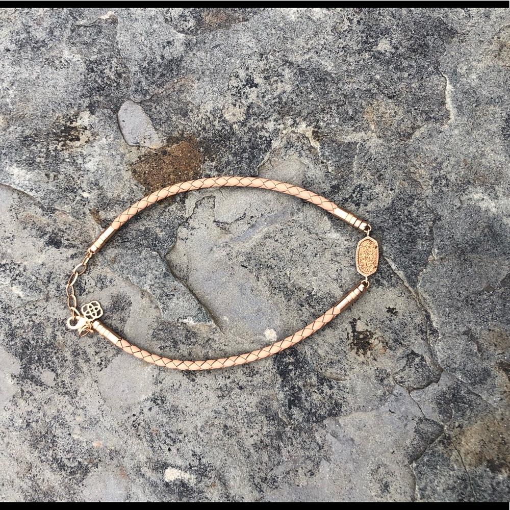 Kendra Scott necklace